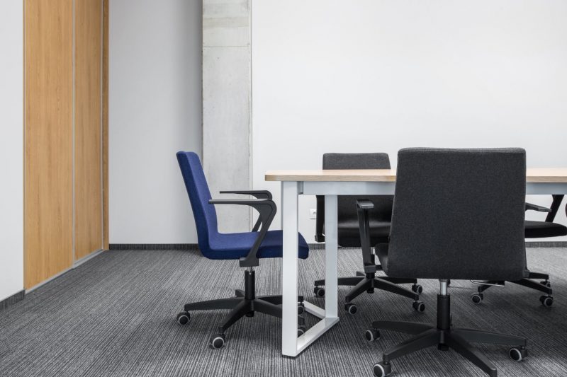Biuro kėdės || Biuro baldai || Darbo stalas || Kėdžių centras