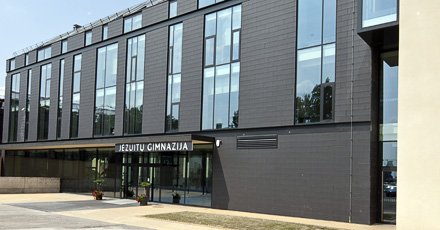 Jezuitu-gimnazija-fasadas